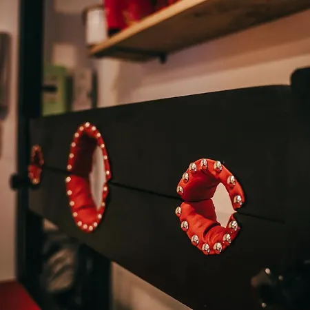 Playroom Avec Salle De Jeux Pour Adultes Et Lit A Eau Chauffant Love hôtel