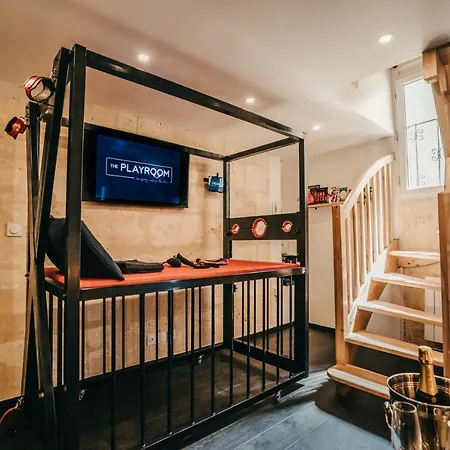 Love hôtel Playroom Avec Salle De Jeux Pour Adultes Et Lit A Eau Chauffant Bordeaux