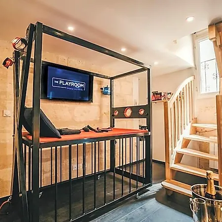 Hodinový hotel Playroom Avec Salle De Jeux Pour Adultes Et Lit A Eau Chauffant 2*