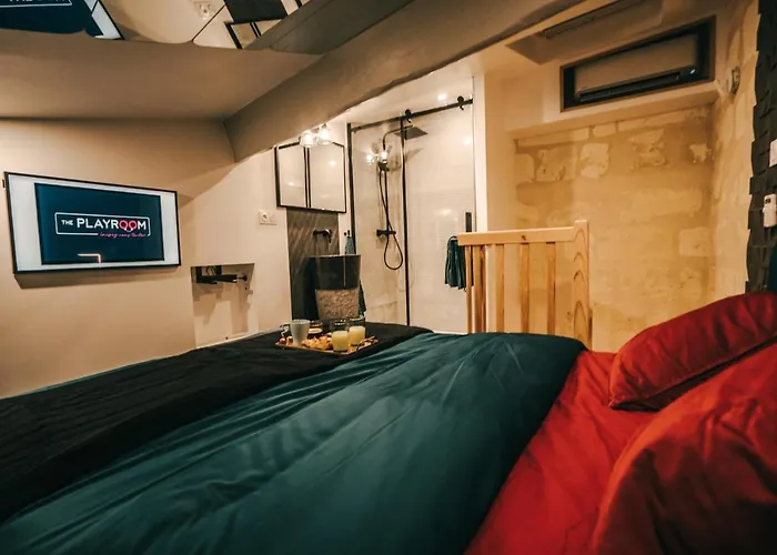 Playroom Avec Salle De Jeux Pour Adultes Et Lit A Eau Chauffant 2*