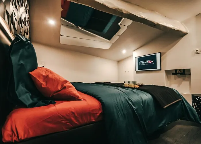 Playroom Avec Salle De Jeux Pour Adultes Et Lit A Eau Chauffant بوردو