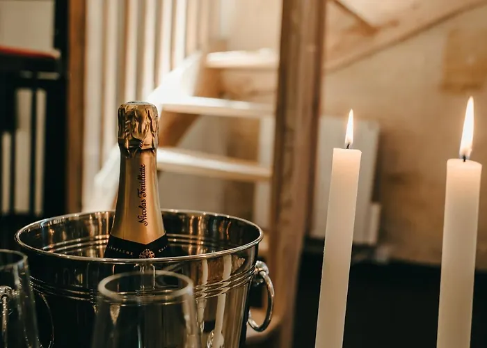 Playroom Avec Salle De Jeux Pour Adultes Et Lit A Eau Chauffant Love hôtel 2*