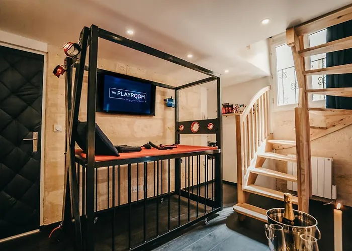 Love hôtel Playroom Avec Salle De Jeux Pour Adultes Et Lit A Eau Chauffant Bordeaux