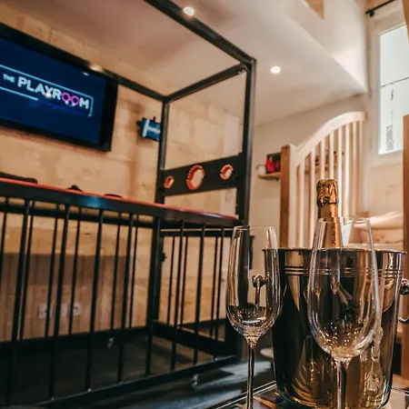 Playroom Avec Salle De Jeux Pour Adultes Et Lit A Eau Chauffant Hotel del amor Burdeos